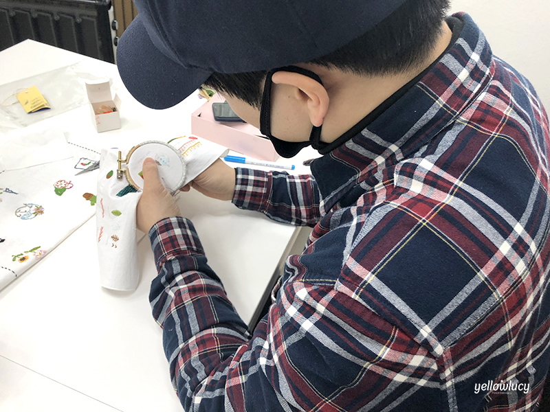 프랑스자수하는 남자